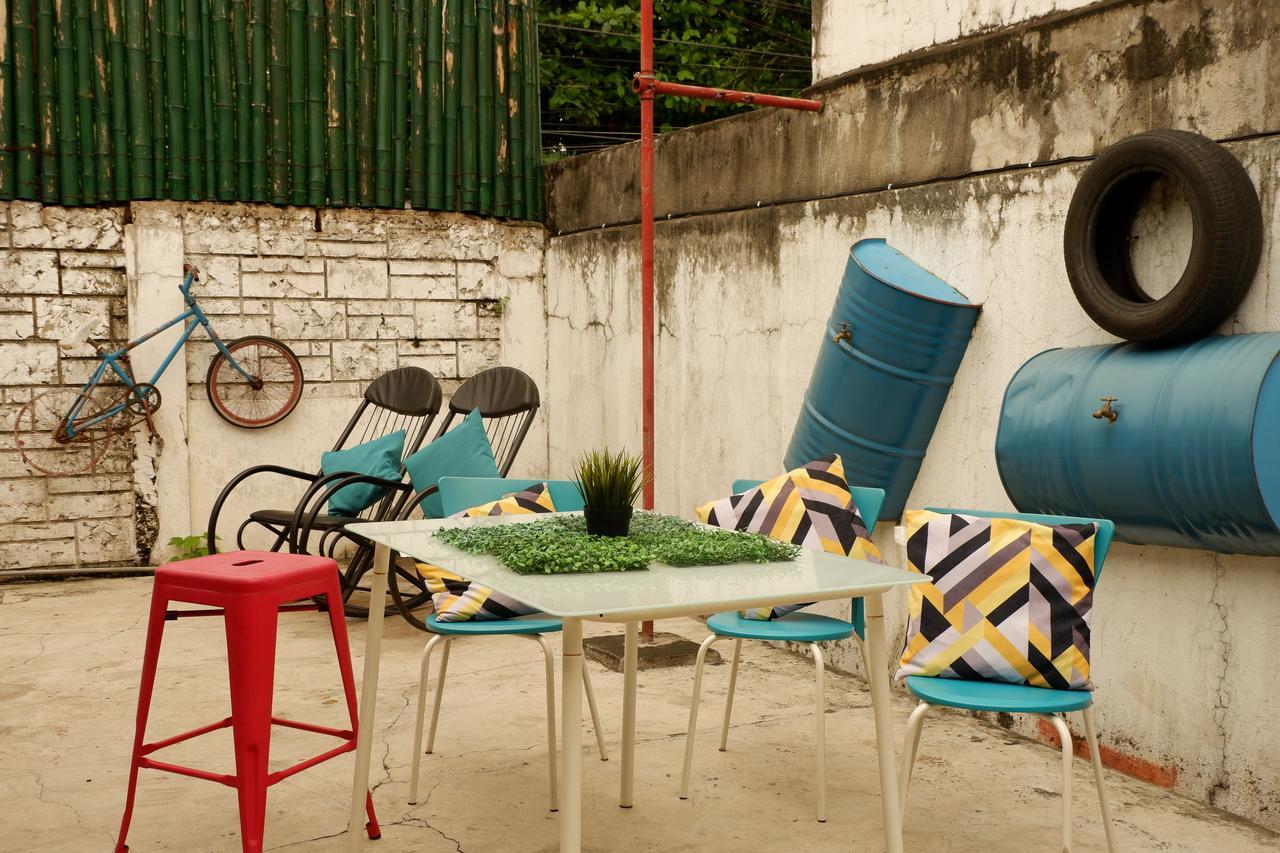 Food District Hostel Cebu Central Εξωτερικό φωτογραφία